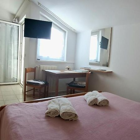 Studio Apartman Olivera 罗维尼 外观 照片