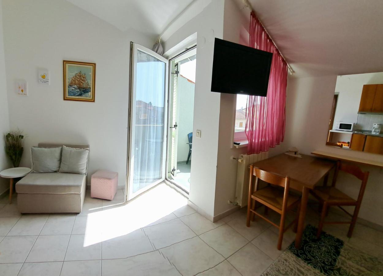 Studio Apartman Olivera 罗维尼 外观 照片